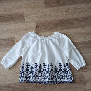 ❌3/$10❌ L White Peasant Embroidered Top